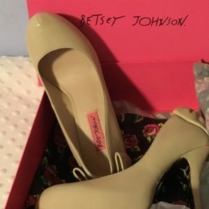 Betsy Johnson Nevaeh Pumps